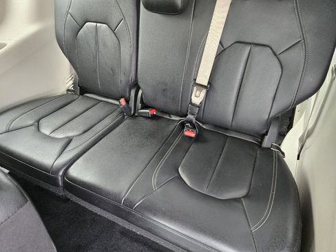 Used 2022 Chrysler Pacifica Touring-L w/ Uconnect Theater Family Group image 30