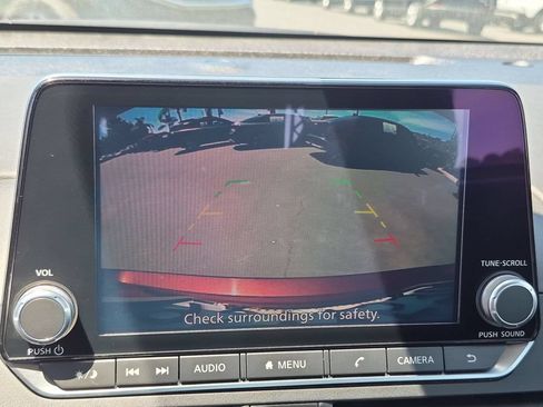 Used 2025 Nissan Altima 2.5 SV FWD image 18