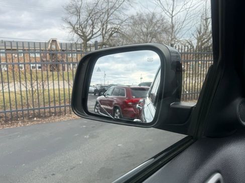 Used 2019 Jeep Grand Cherokee Altitude image 18