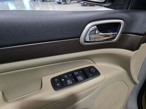 Used 2016 Jeep Grand Cherokee Laredo w/ Quick Order Package 23E AWD/4WD image 14