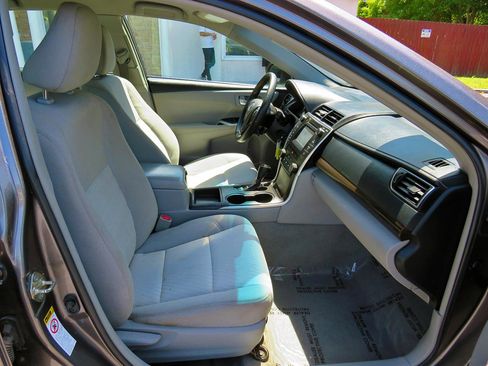 Used 2017 Toyota Camry LE image 12