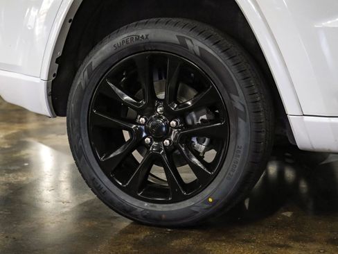 Used 2018 Jeep Grand Cherokee Altitude AWD/4WD image 52