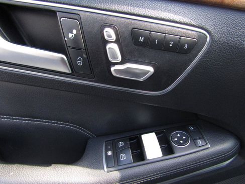 Used 2014 Mercedes-Benz E 350 4MATIC Sedan image 11