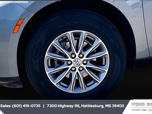 Used 2024 Buick Enclave Essence FWD image 7