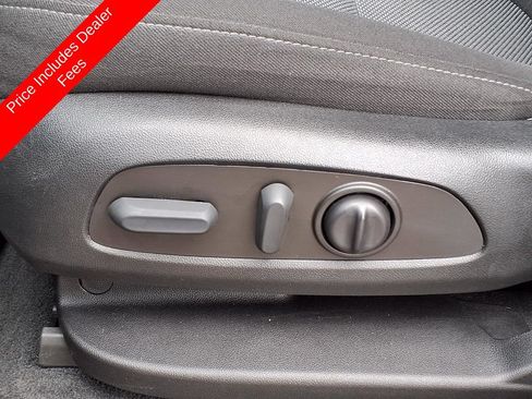 Used 2023 Chevrolet Traverse LT FWD image 25