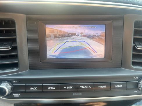 Used 2019 Hyundai Elantra SE image 19