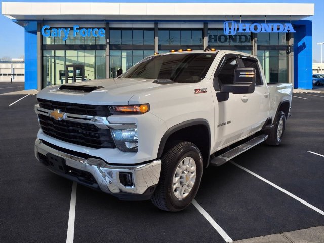 Used 2025 Chevrolet Silverado 2500 LT AWD/4WD image 4