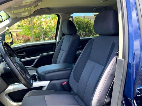 Used 2020 Nissan Titan SV w/ SV Convenience Package RWD image 23