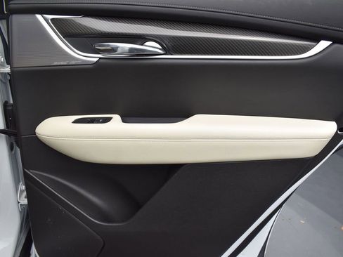 Certified 2023 Cadillac XT6 Sport w/ Technology Package image 32