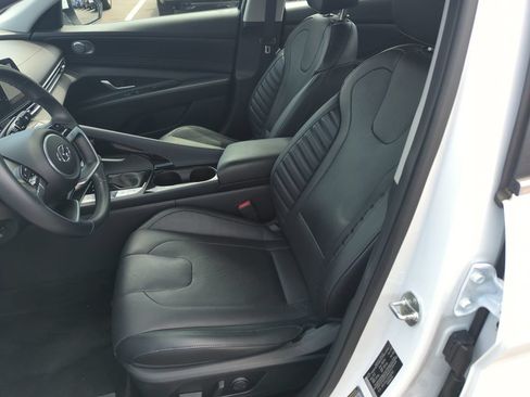 Used 2023 Hyundai Elantra Limited FWD image 12