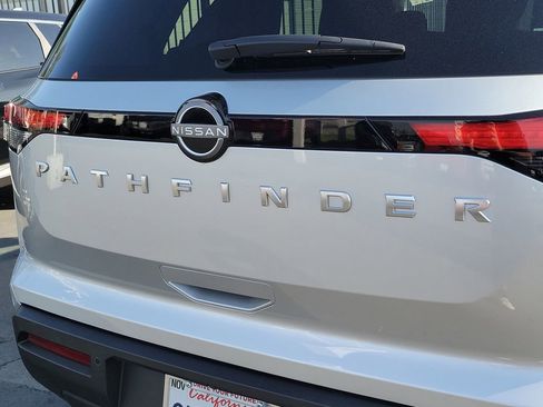 Used 2025 Nissan Pathfinder SV image 26