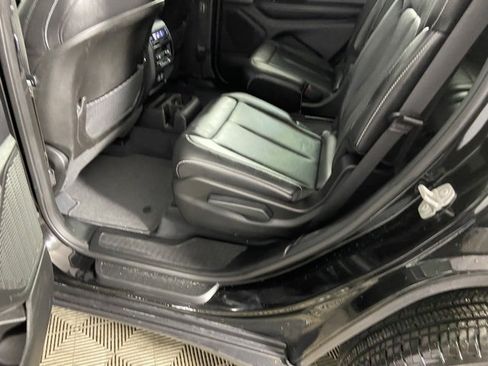 Used 2023 Jeep Grand Cherokee L Limited w/ Luxury Tech Group II image 17