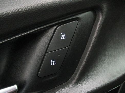 Used 2025 Chevrolet Equinox LT w/ Midnight Edition image 16