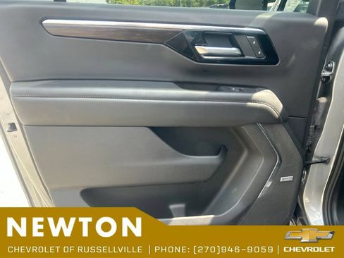 Used 2025 Chevrolet Suburban Z71 w/ Comfort Package AWD/4WD image 38
