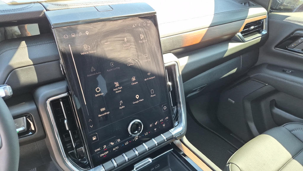 New 2026 GMC Yukon Denali w/ Sun & Power Step Package AWD/4WD image 16