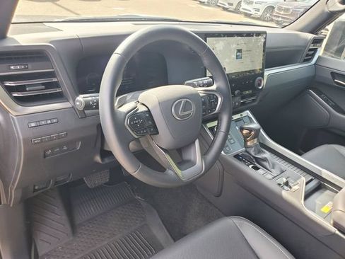 Used 2025 Lexus GX 550 w/ Cold Area Package AWD/4WD image 14