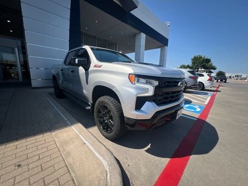 Used 2022 Chevrolet Silverado 1500 LT Trail Boss w/ LT Trail Boss Premium Package AWD/4WD image 2