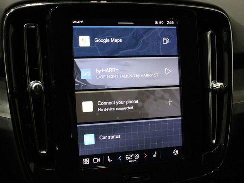 Used 2025 Volvo XC40 B5 Plus image 36