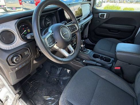 Used 2024 Jeep Wrangler Unlimited Sahara AWD/4WD image 10