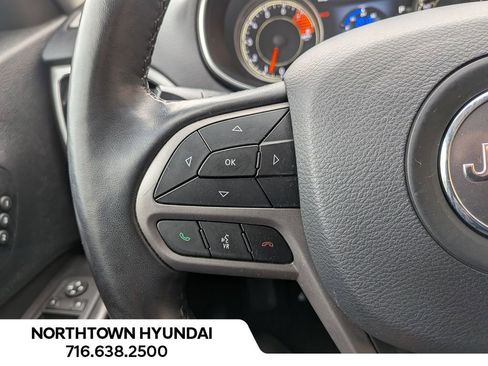 Used 2021 Jeep Cherokee Limited image 30