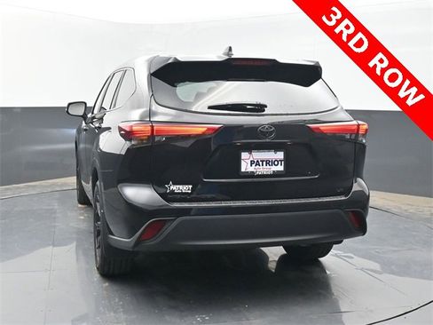 Used 2023 Toyota Highlander L image 5