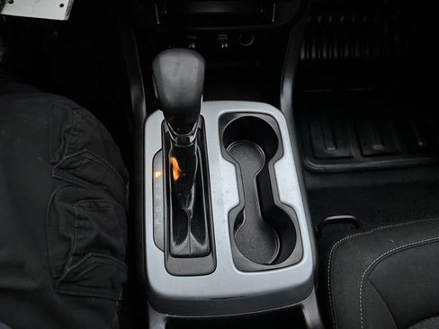 Used 2022 Chevrolet Colorado LT w/ Fleet Safety Package image 32