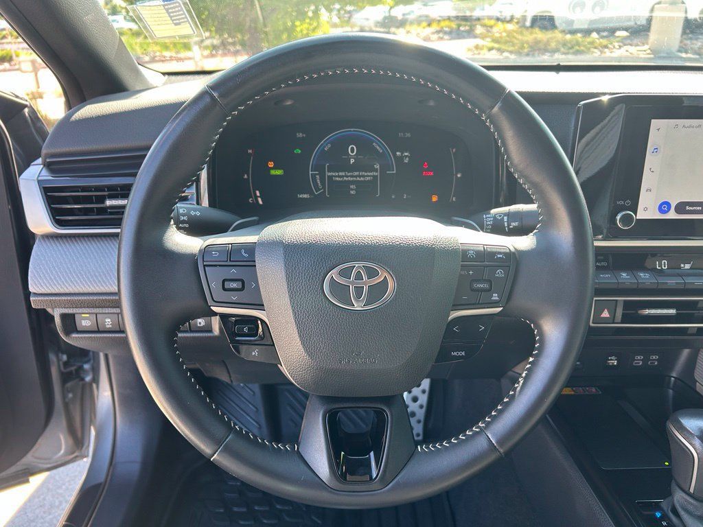 Used 2025 Toyota Camry SE AWD/4WD image 11