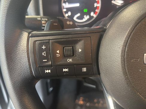 Used 2024 Nissan Rogue SV image 19