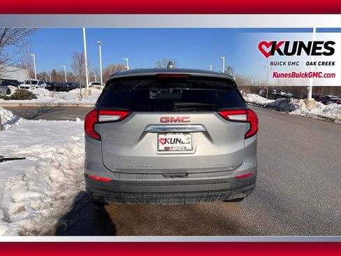 Used 2024 GMC Terrain SLE image 5