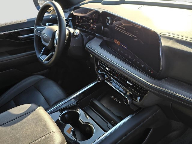 Used 2025 Chevrolet Suburban Z71 AWD/4WD image 10
