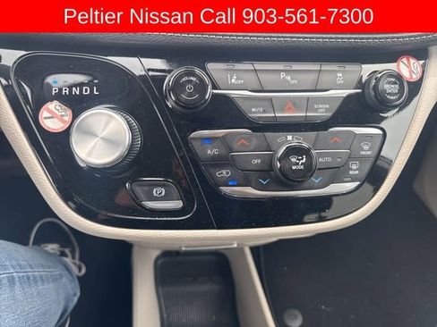 Used 2024 Chrysler Pacifica Select FWD image 17