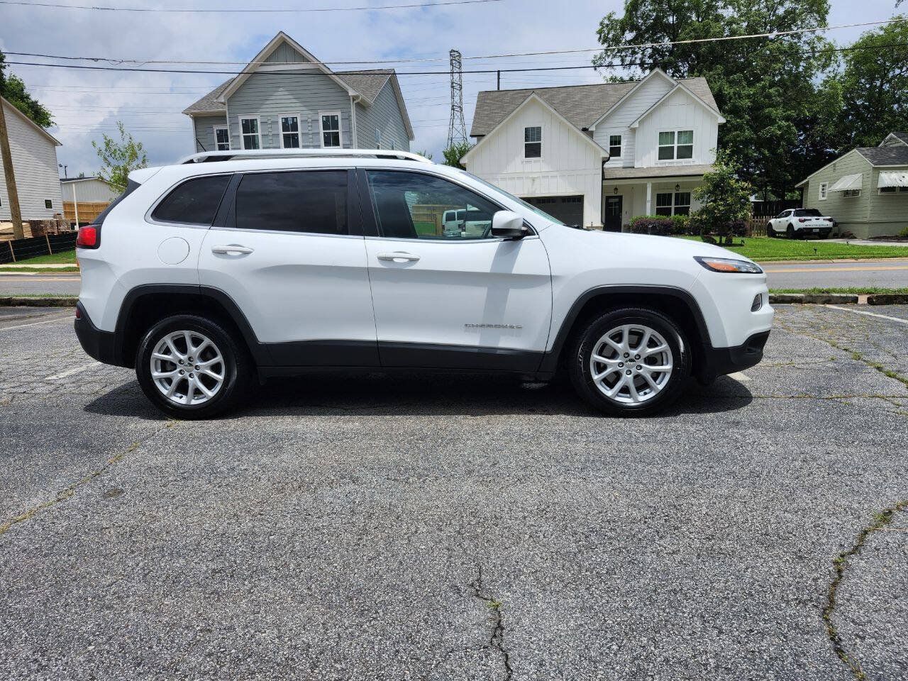 Used 2018 Jeep Cherokee Latitude w/ Mobile Office Group FWD image 18