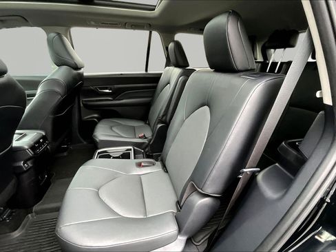 Used 2025 Toyota Grand Highlander AWD image 22