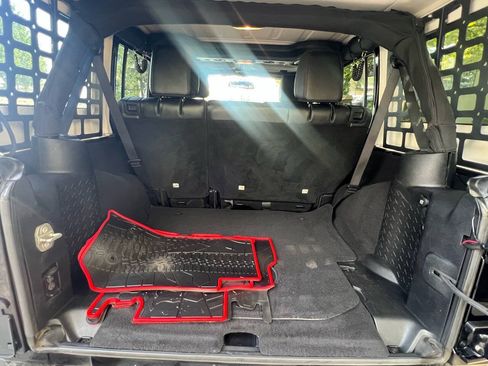 Used 2015 Jeep Wrangler Unlimited Sahara AWD/4WD image 18