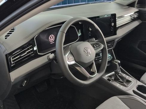 Used 2025 Volkswagen Jetta SE FWD image 7
