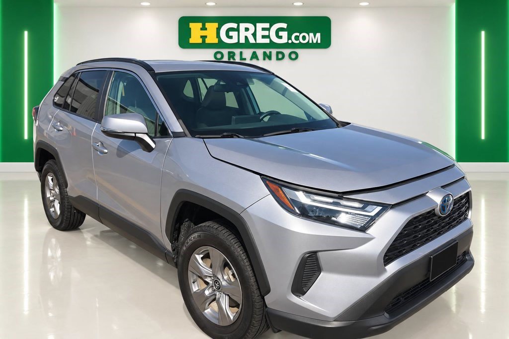 Used 2022 Toyota RAV4 XLE w/ Convenience Package AWD/4WD image 4
