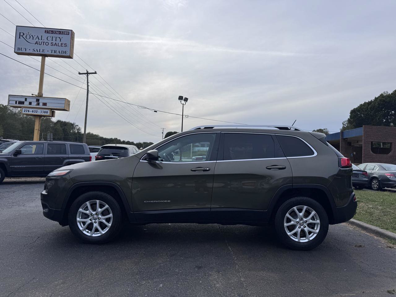Used 2014 Jeep Cherokee Latitude w/ Comfort/Convenience Group AWD/4WD image 8