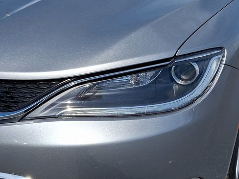 Used 2016 Chrysler 200 Limited w/ Convenience Group image 10