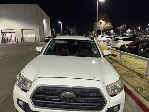 Used 2018 Toyota Tacoma SR5 image 2