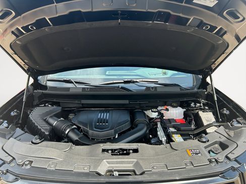 New 2026 GMC Acadia AT4 w/ LPO, Floor Liner Package image 32