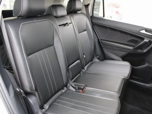 Certified 2022 Volkswagen Tiguan SE w/ Panoramic Sunroof Package image 25