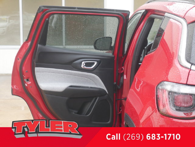 Used 2023 Jeep Compass Latitude AWD/4WD image 20