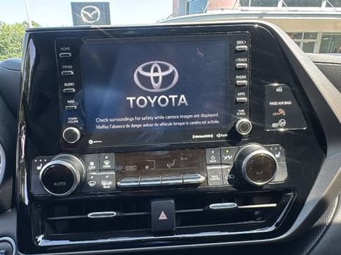 Used 2021 Toyota Highlander XLE AWD/4WD image 25