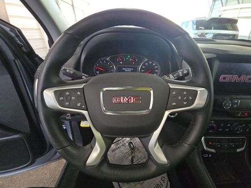 Used 2024 GMC Terrain SLT image 8