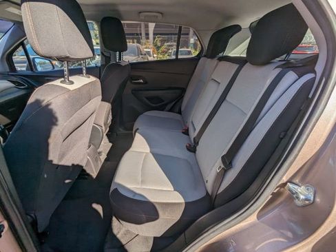 Used 2018 Chevrolet Trax LS FWD image 18