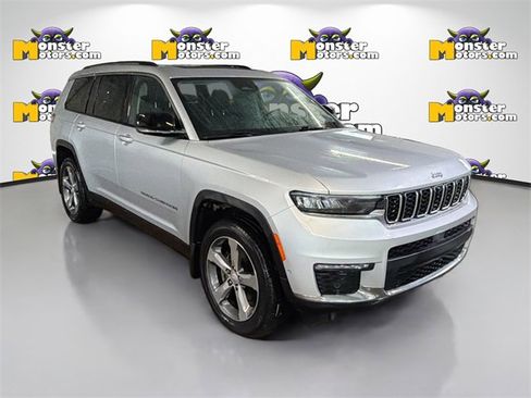 Used 2022 Jeep Grand Cherokee L Limited w/ Luxury Tech Group II image 3