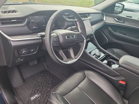 Certified 2023 Jeep Grand Cherokee Limited w/ Luxury Tech Group II AWD/4WD image 22