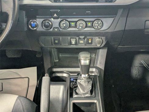 Used 2020 Toyota Tacoma TRD Sport AWD/4WD image 41