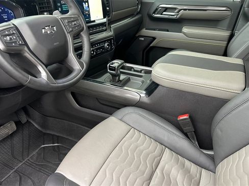 Used 2024 Chevrolet Silverado 1500 ZR2 w/ Technology Package image 11