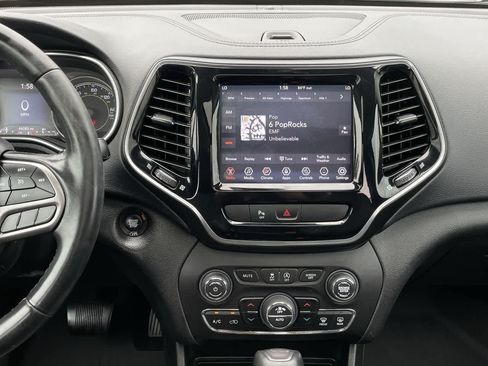 Used 2019 Jeep Cherokee Limited AWD/4WD image 13